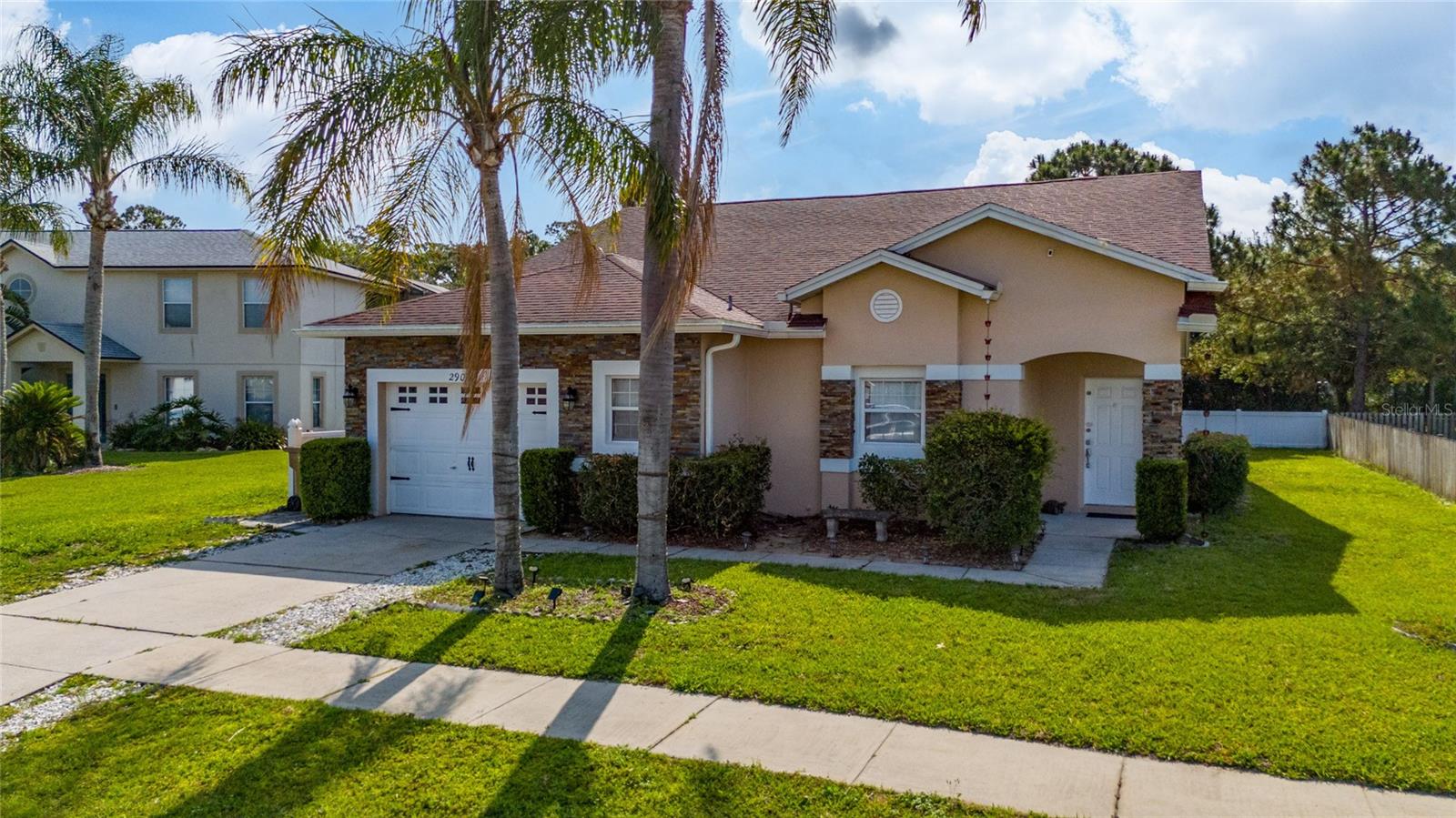 2902 Paddington Way, FL