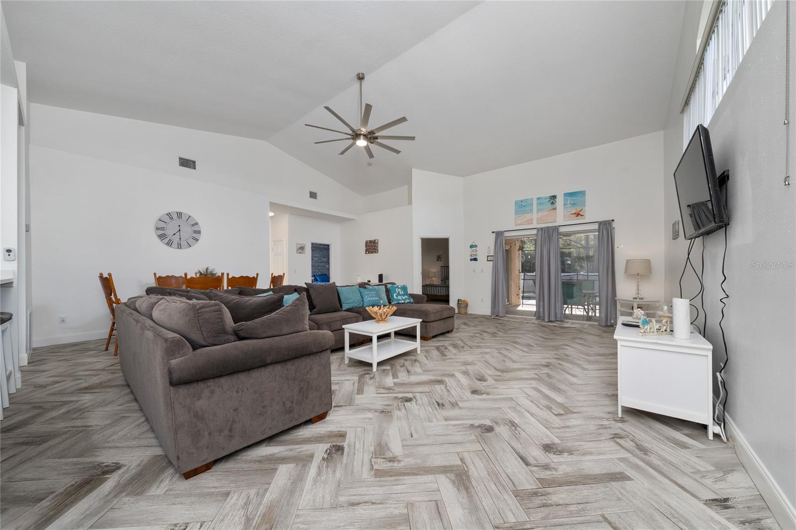 2902 Paddington Way, FL