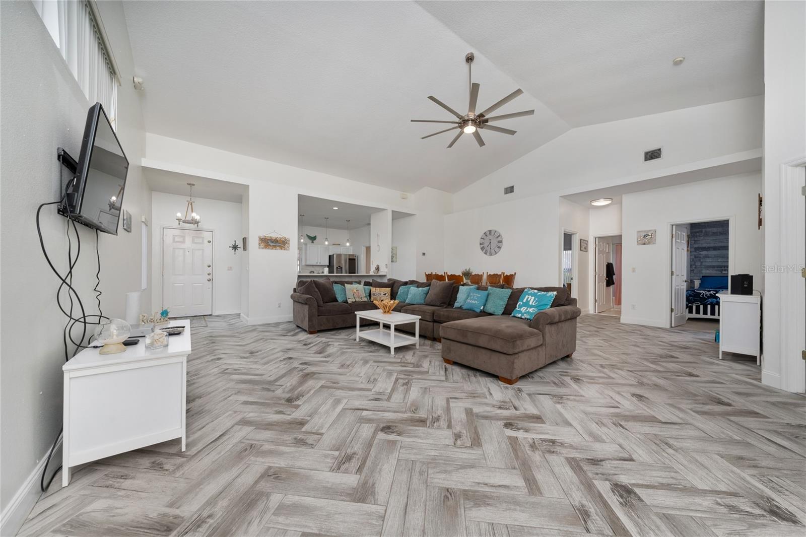 2902 Paddington Way, FL