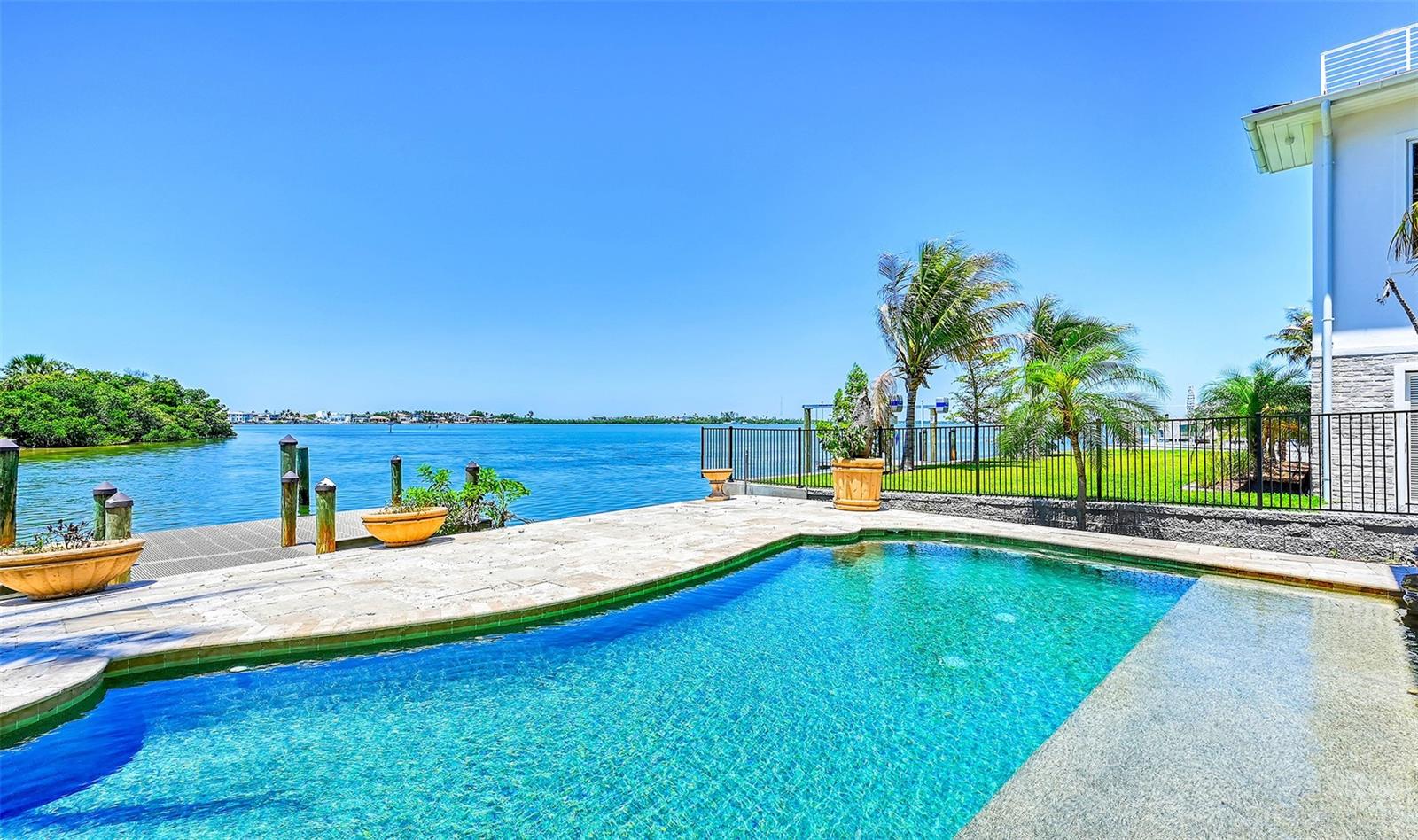 290 Washington Drive, FL