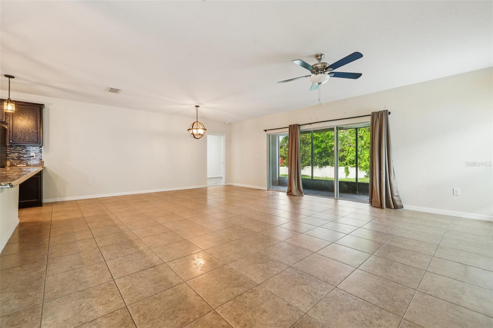 185 Hamlet Loop, FL