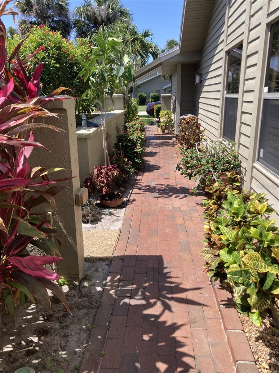 3407 Avenida Madera, FL