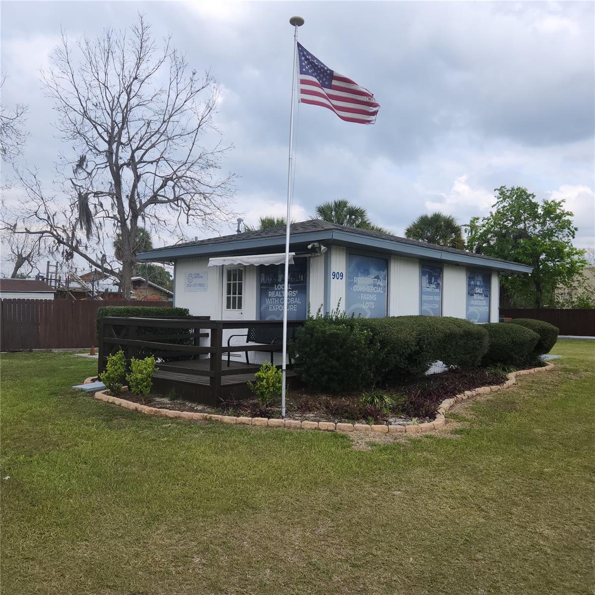 909 (Hwy 200) 10th Street, FL