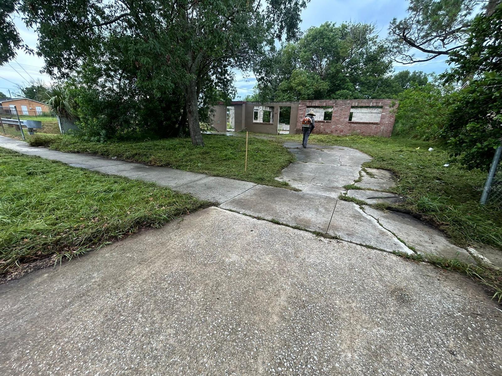 2260 Willie Mays Parkway, FL