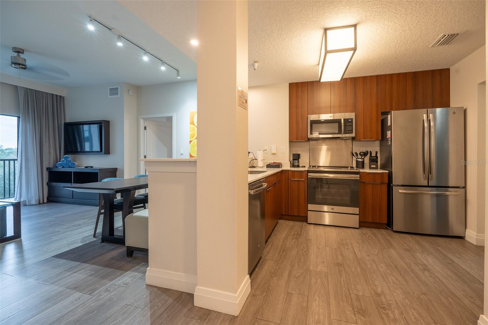 14501 Grove Resort Avenue, FL