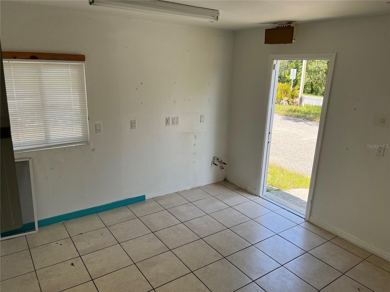 18132 Commercial Way, FL