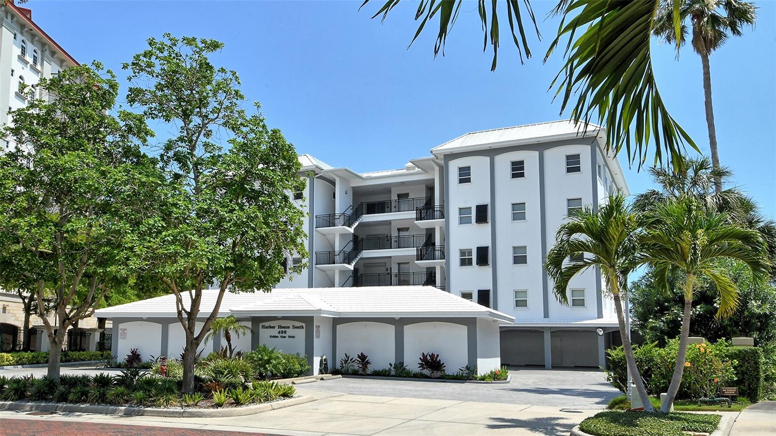 400 Golden Gate Point, FL