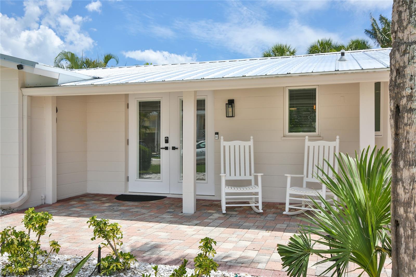 211 Island Circle, FL