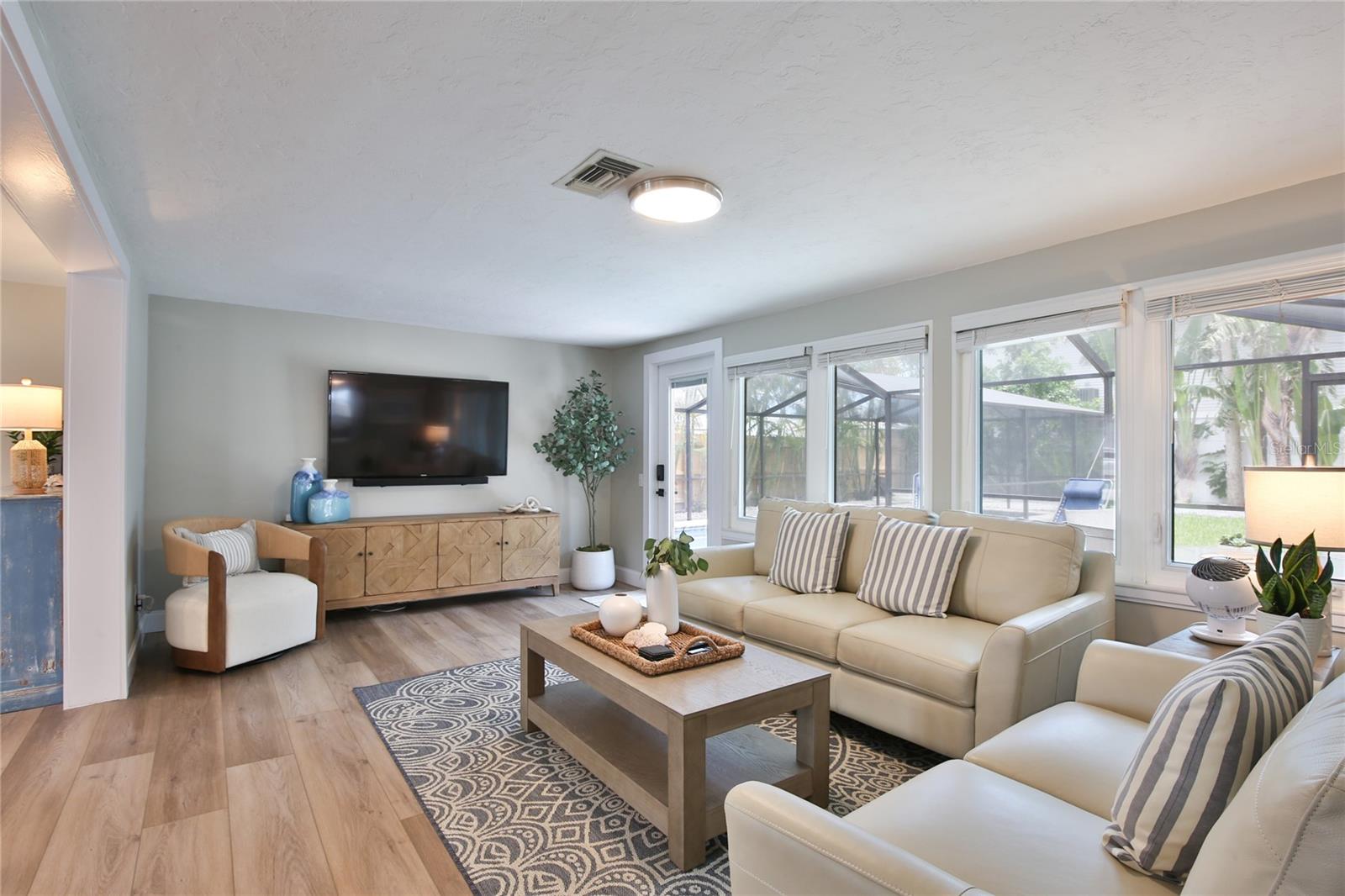 211 Island Circle, FL