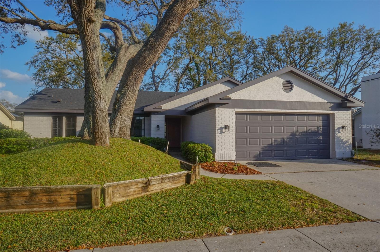 2906 Windridge Drive, FL