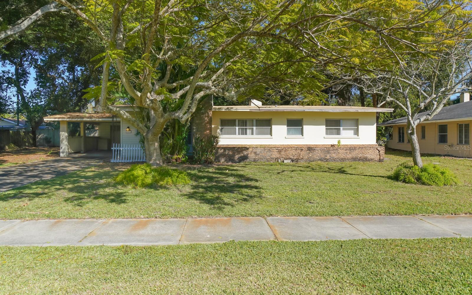 2461 Ringling Boulevard, FL