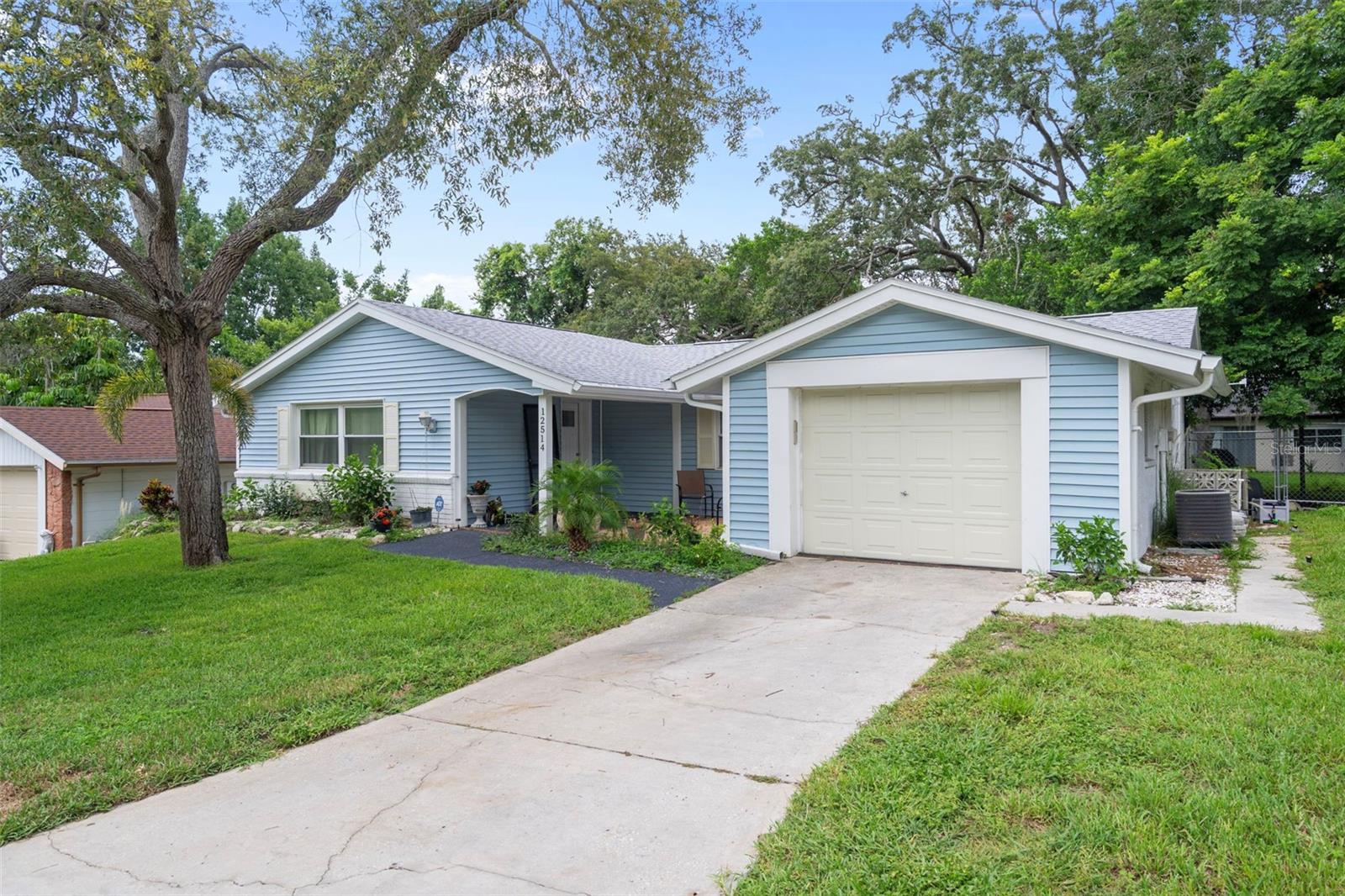 12514 Coffee Hill Row, FL