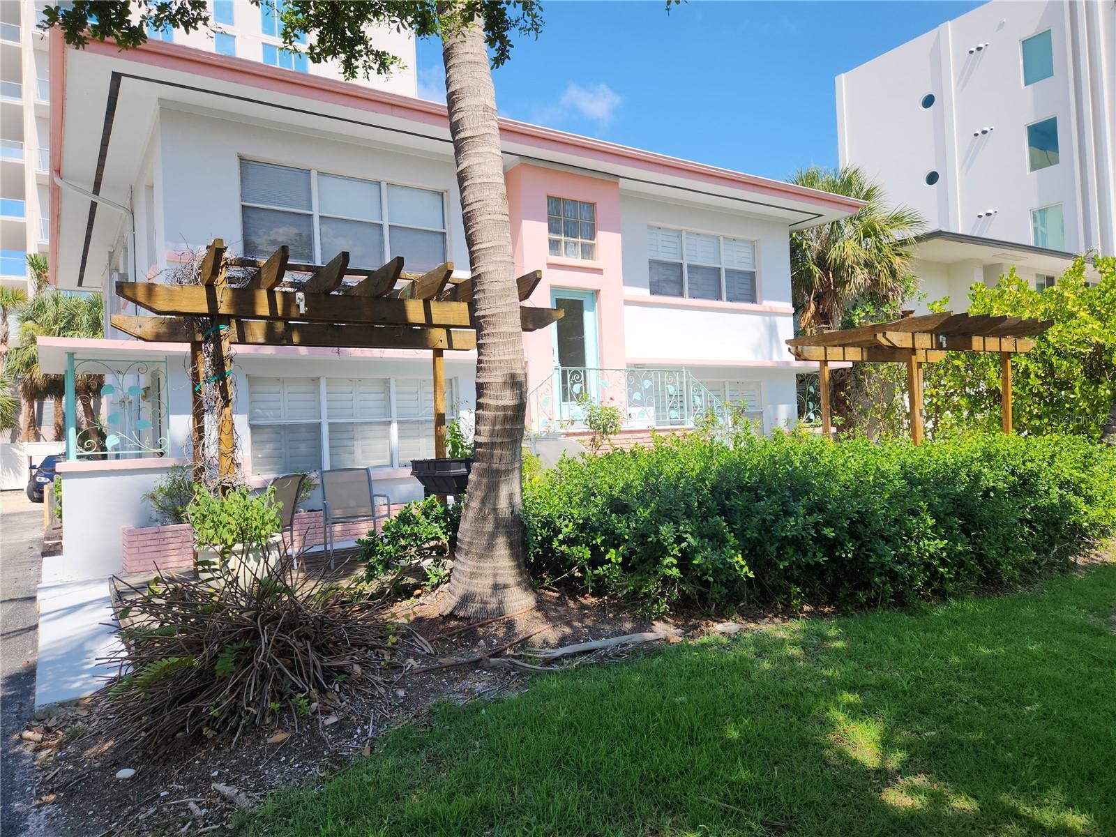 565 Golden Gate Point, FL