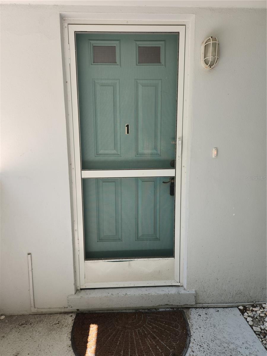 565 Golden Gate Point, FL