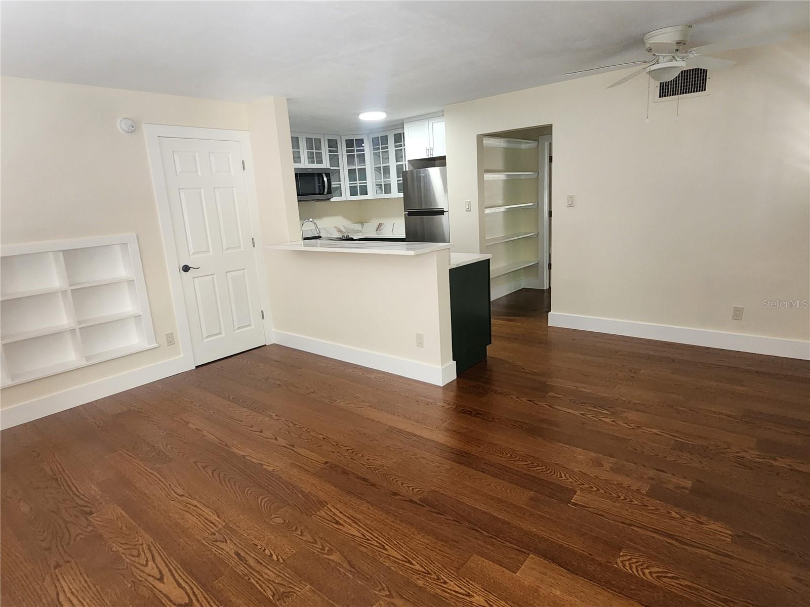 565 Golden Gate Point, FL