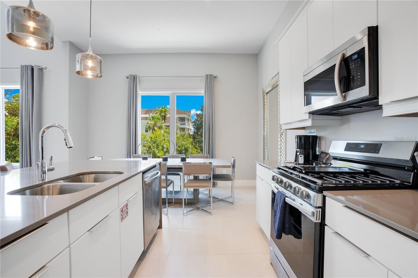 REUNION, FL