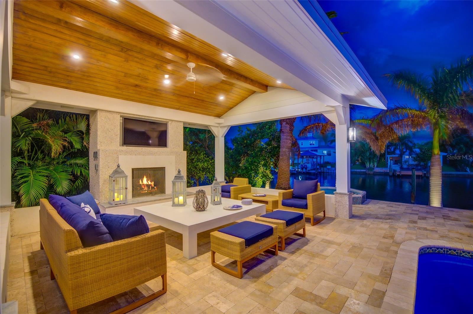 807 Snug Island, FL