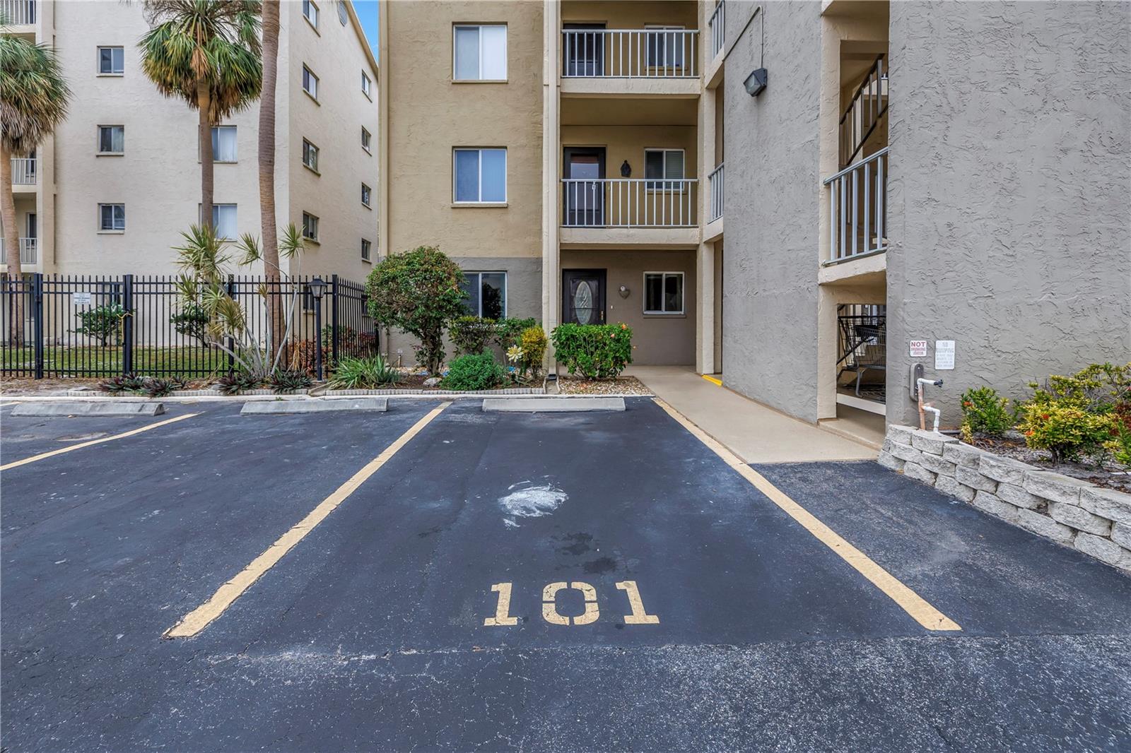 3500 Lake Bayshore Drive, FL