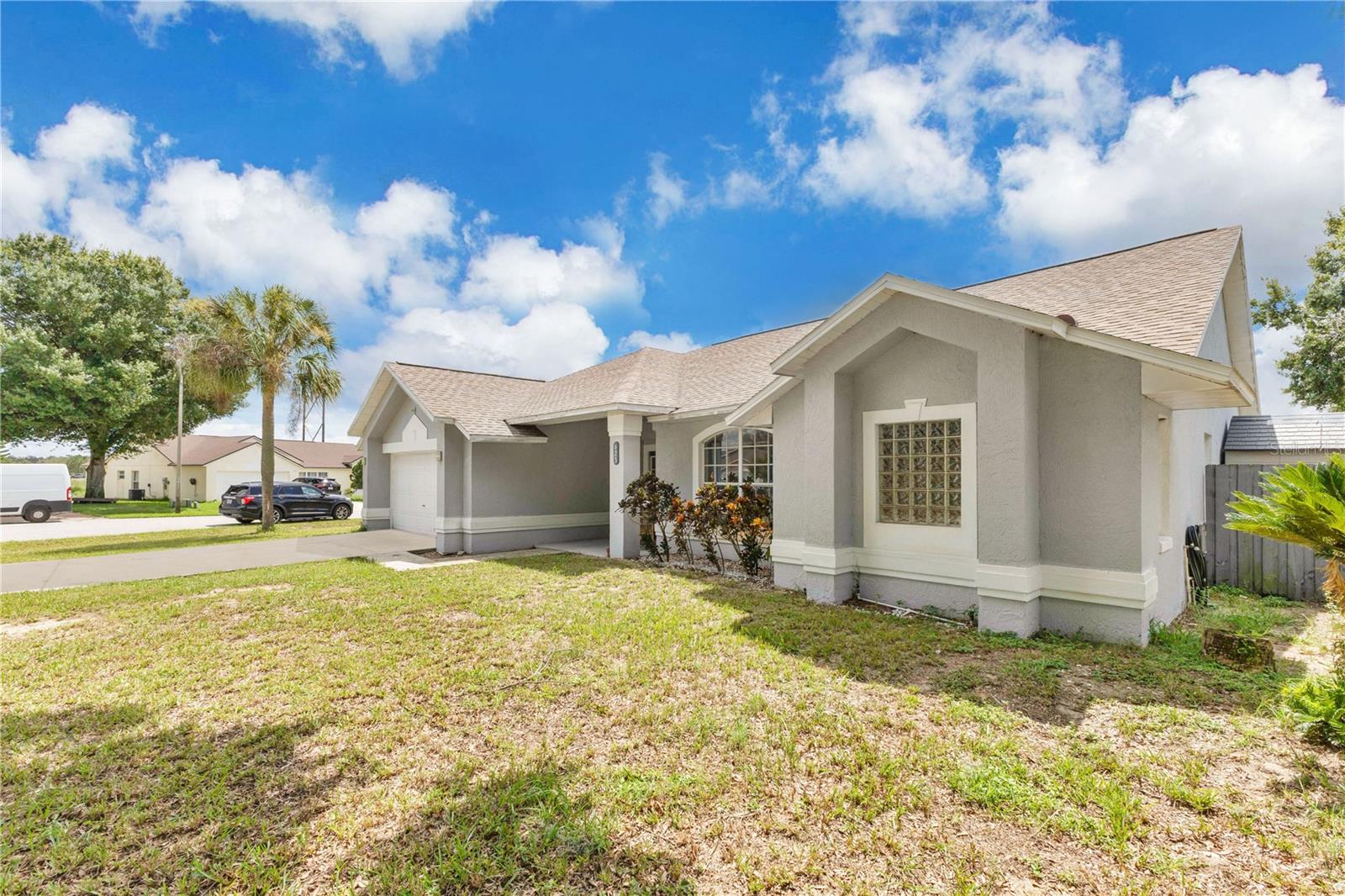 623 Oakpark Loop, FL