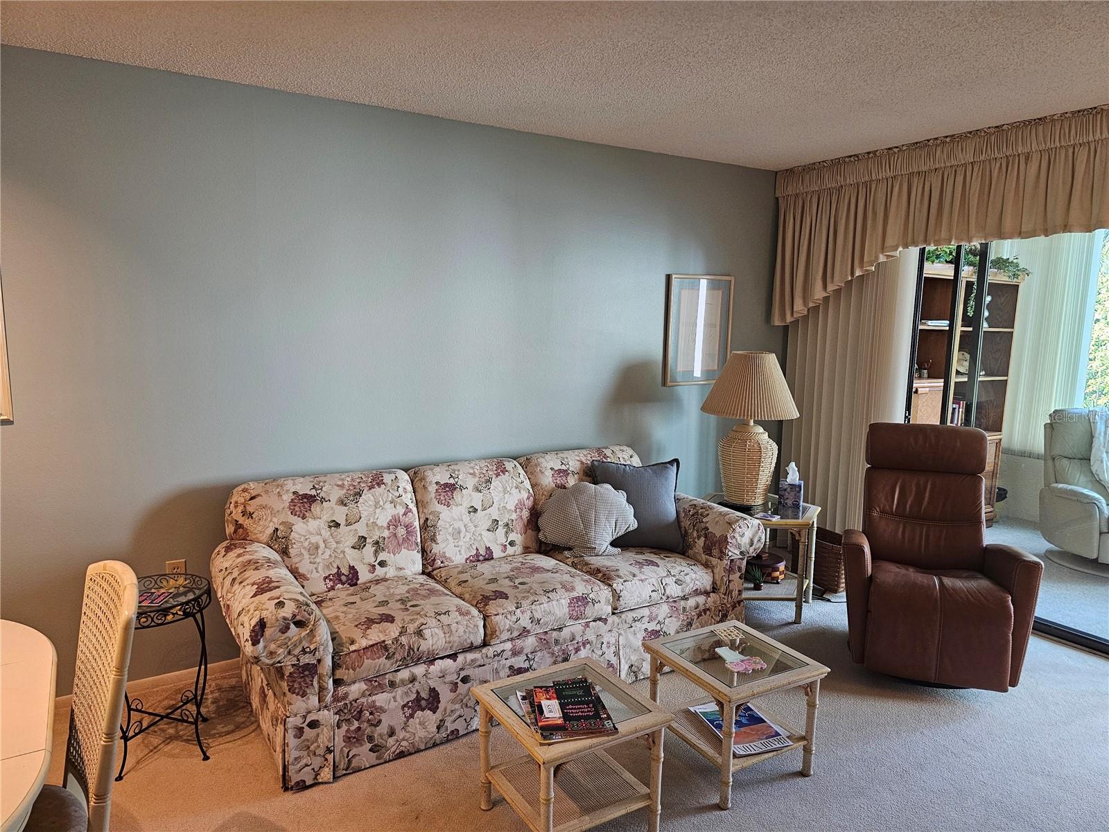 586 Lakeside Drive, FL