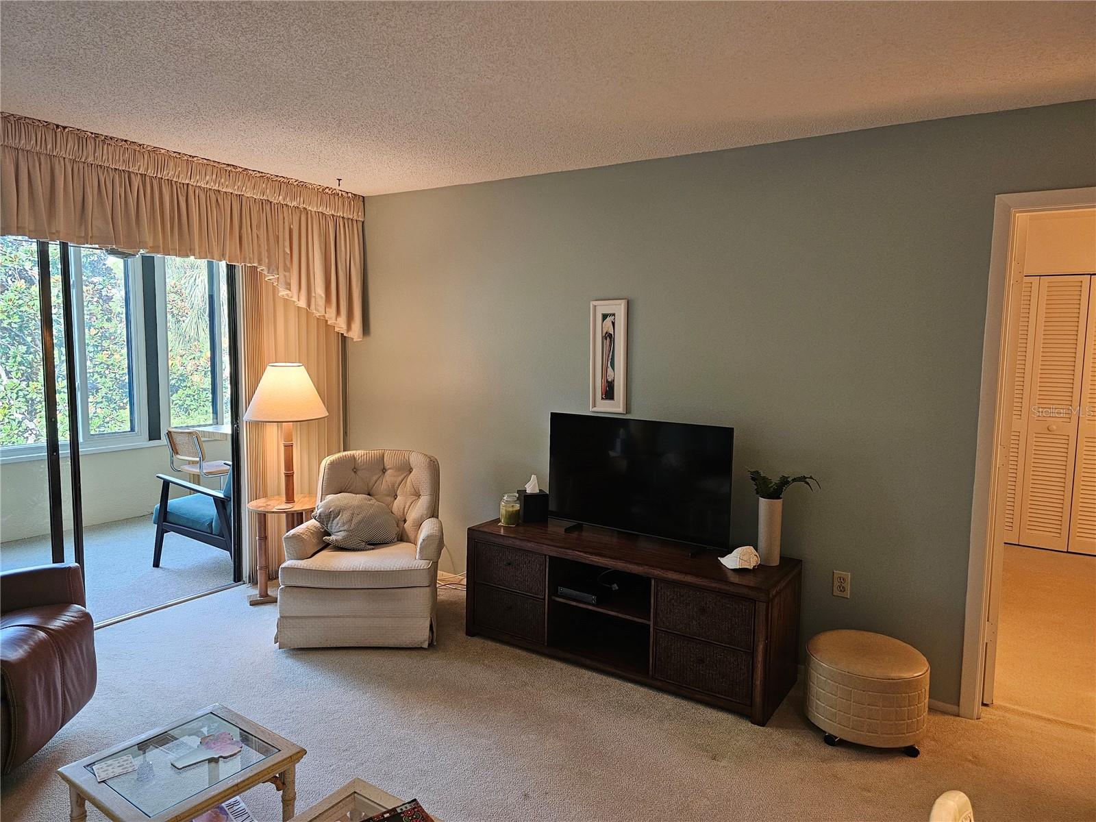 586 Lakeside Drive, FL