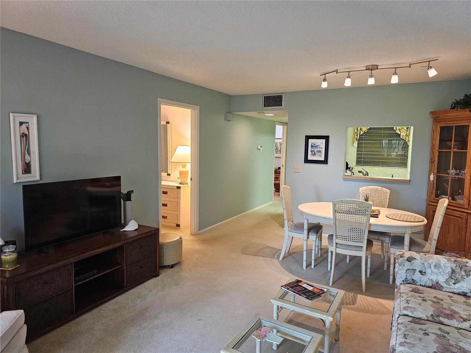 586 Lakeside Drive, FL