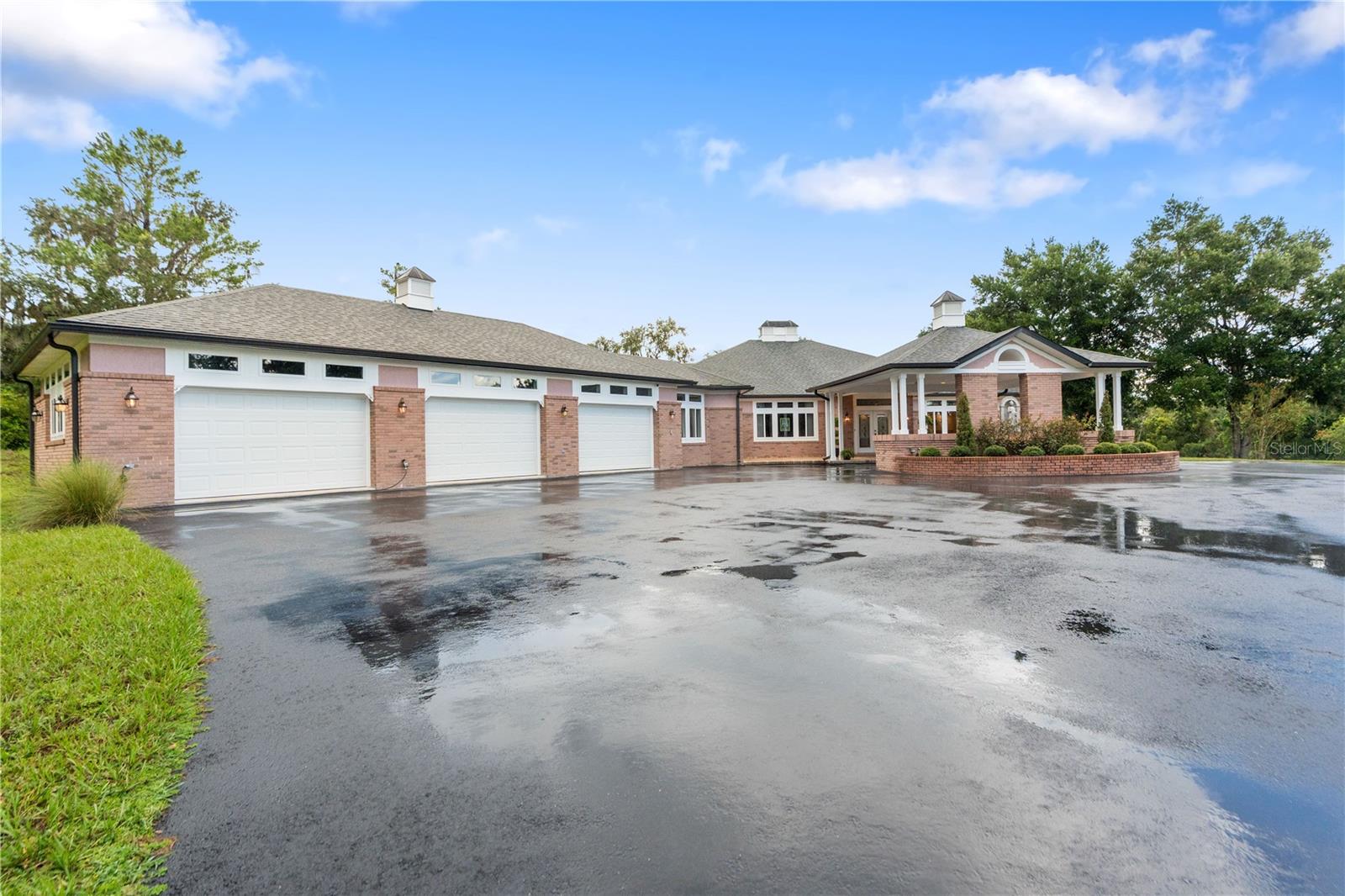 22370 Skyview Circle, FL