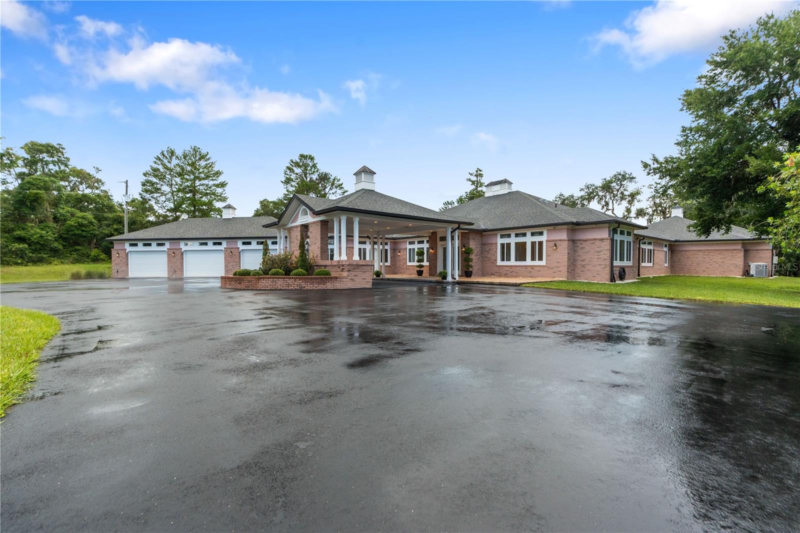 22370 Skyview Circle, FL
