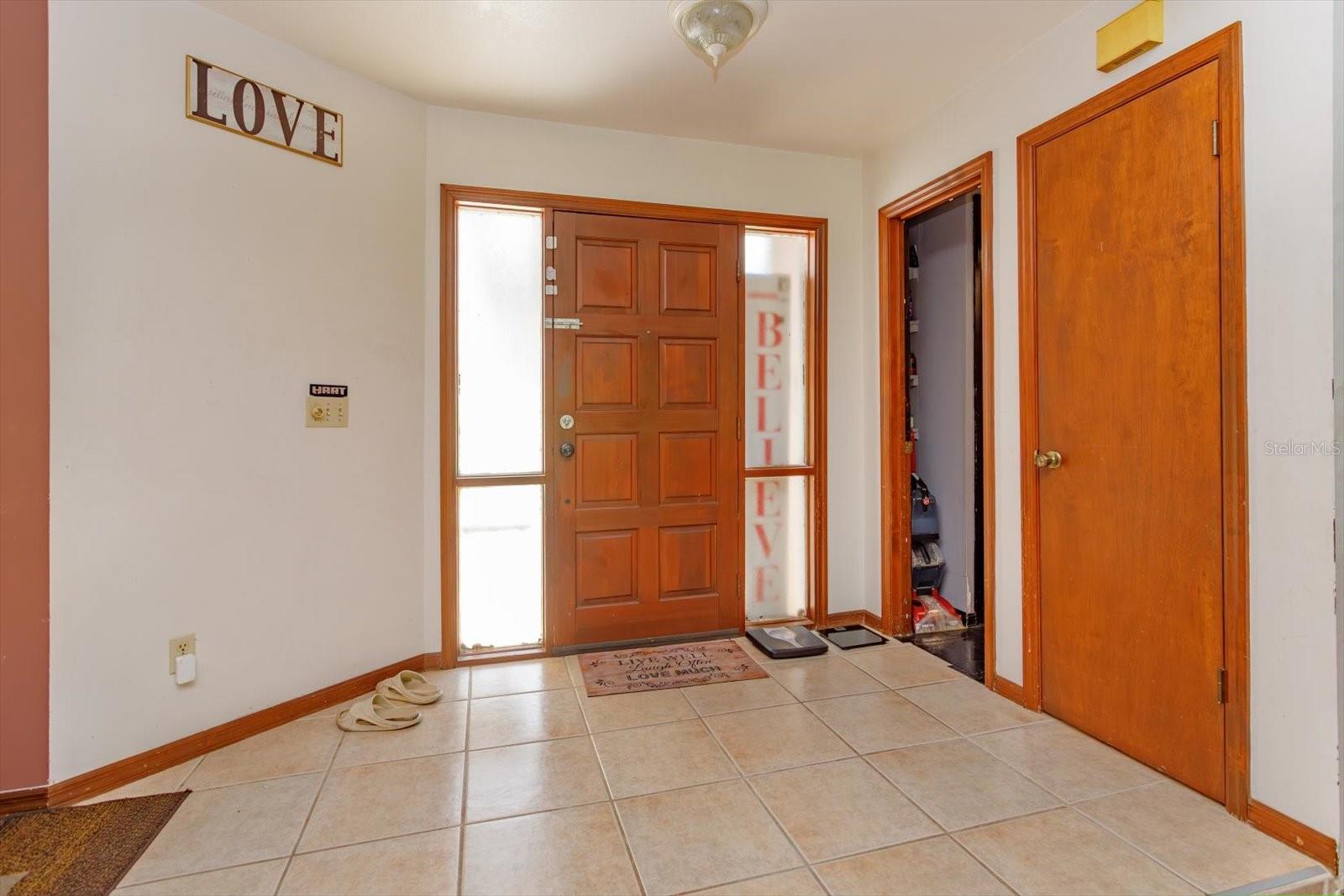 817 Hickory Knoll Court, FL