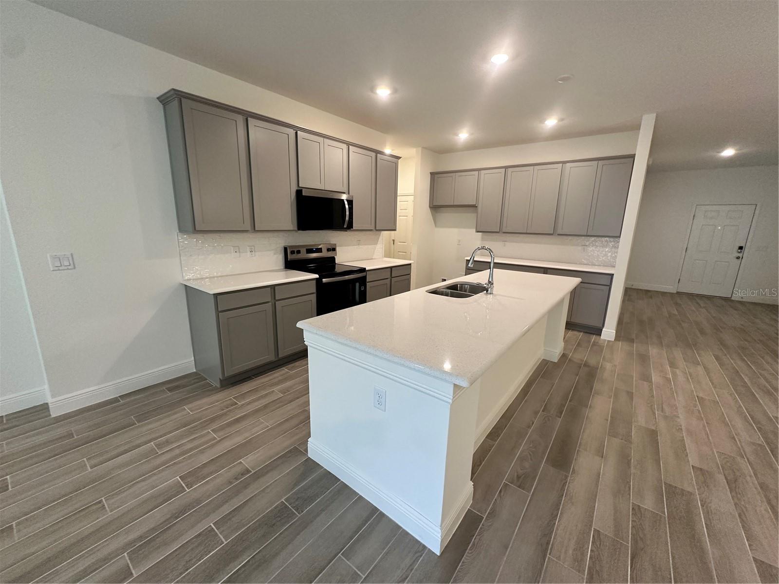24 Ballard Lane, FL
