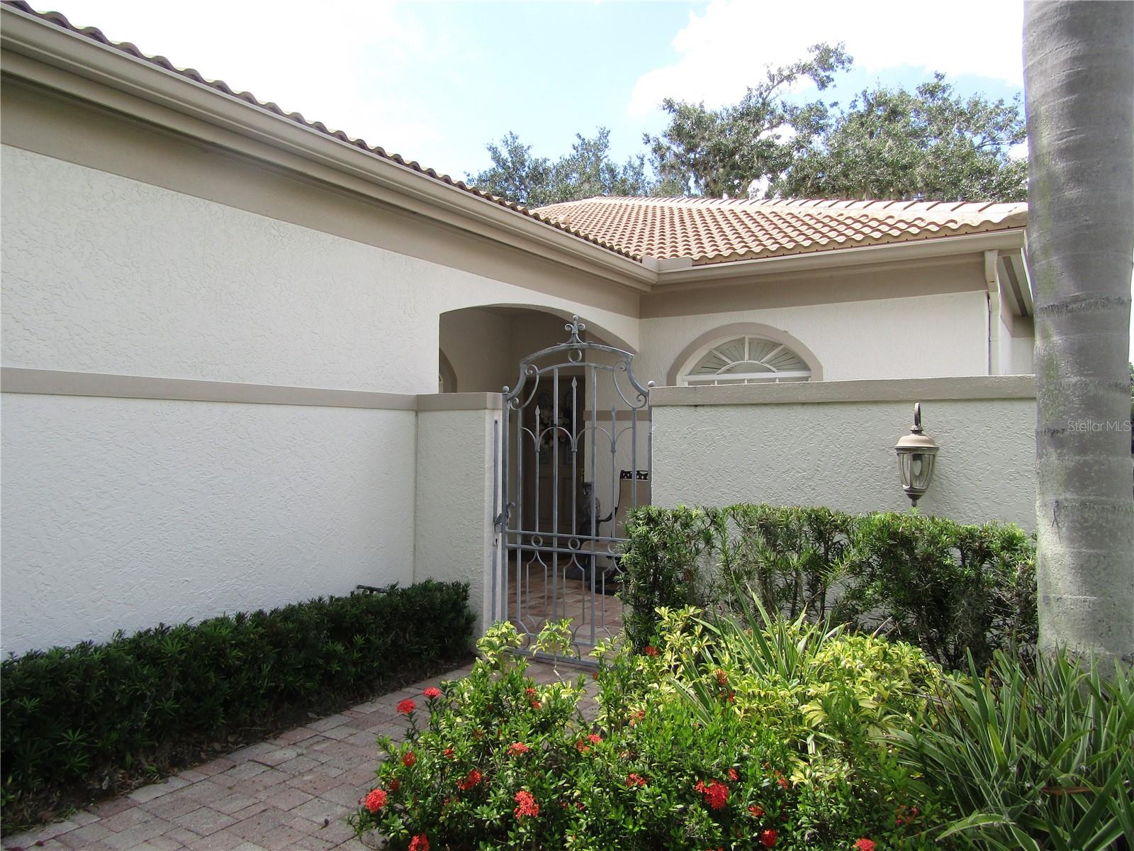 3881 Chatsworth Greene Court, FL