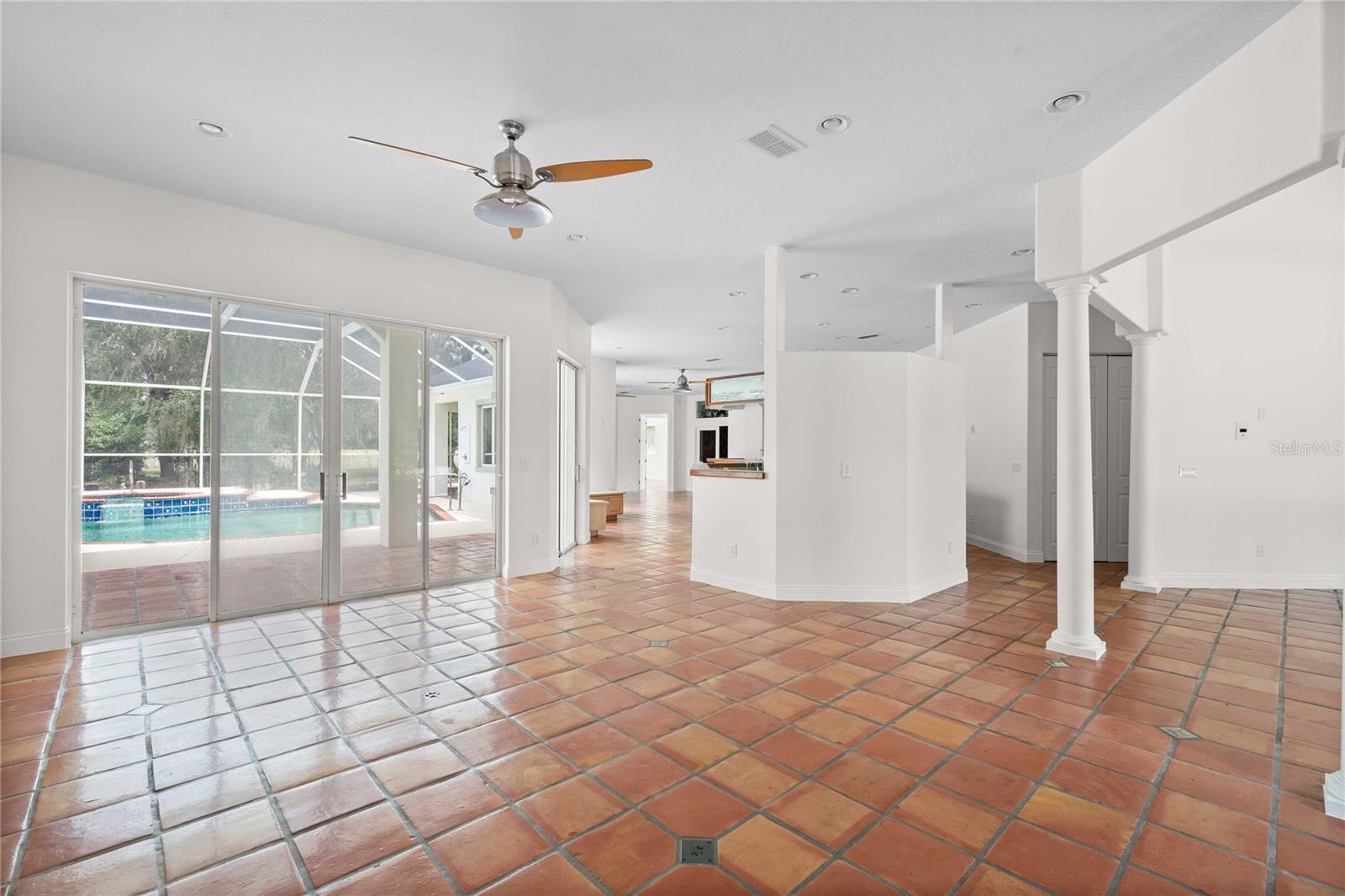 17401 Highway 475, FL