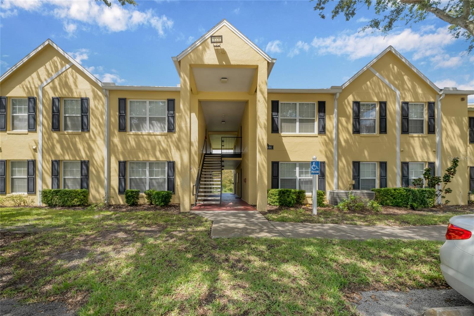2041 Dixie Belle Drive, FL