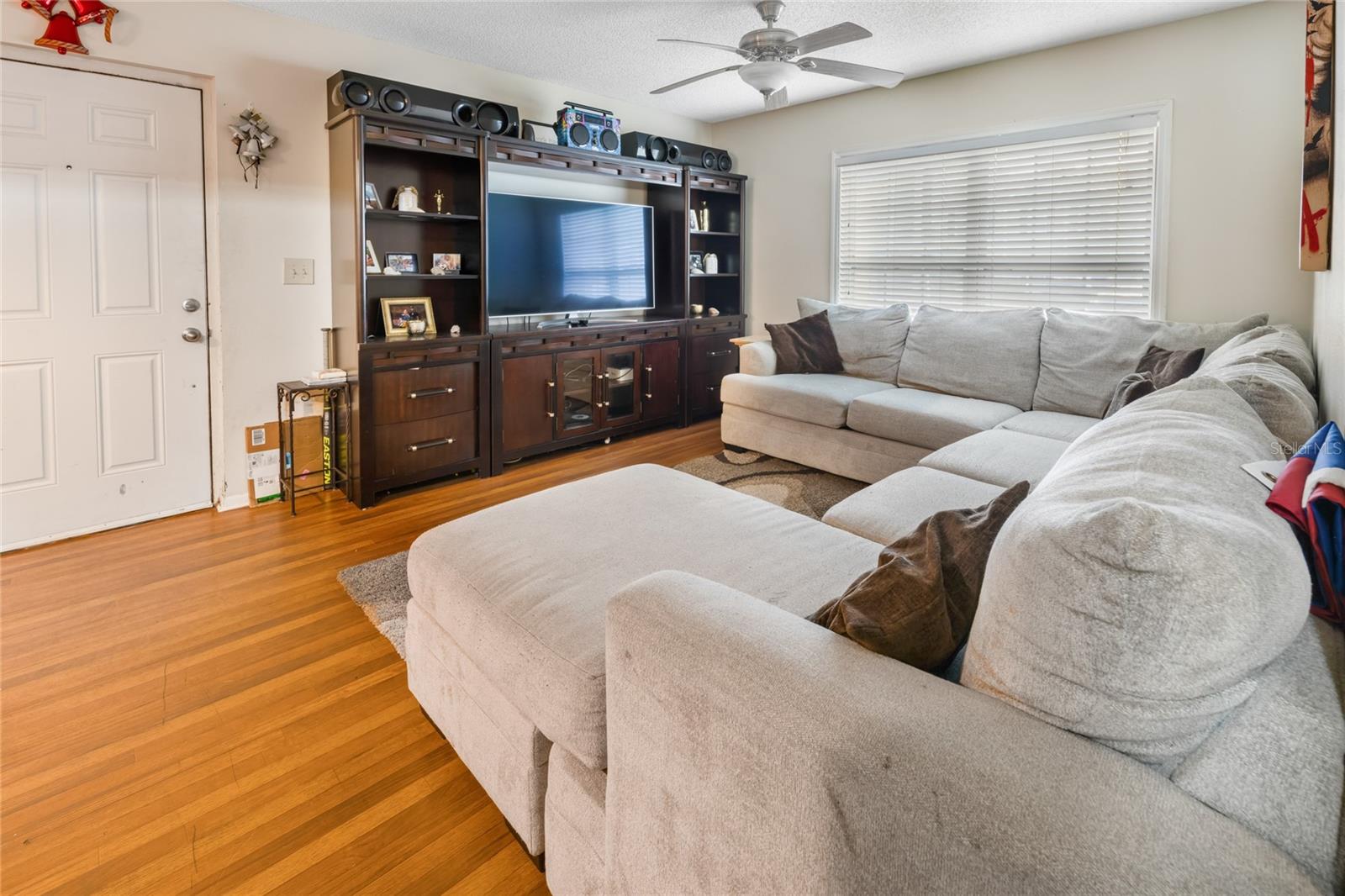 2041 Dixie Belle Drive, FL