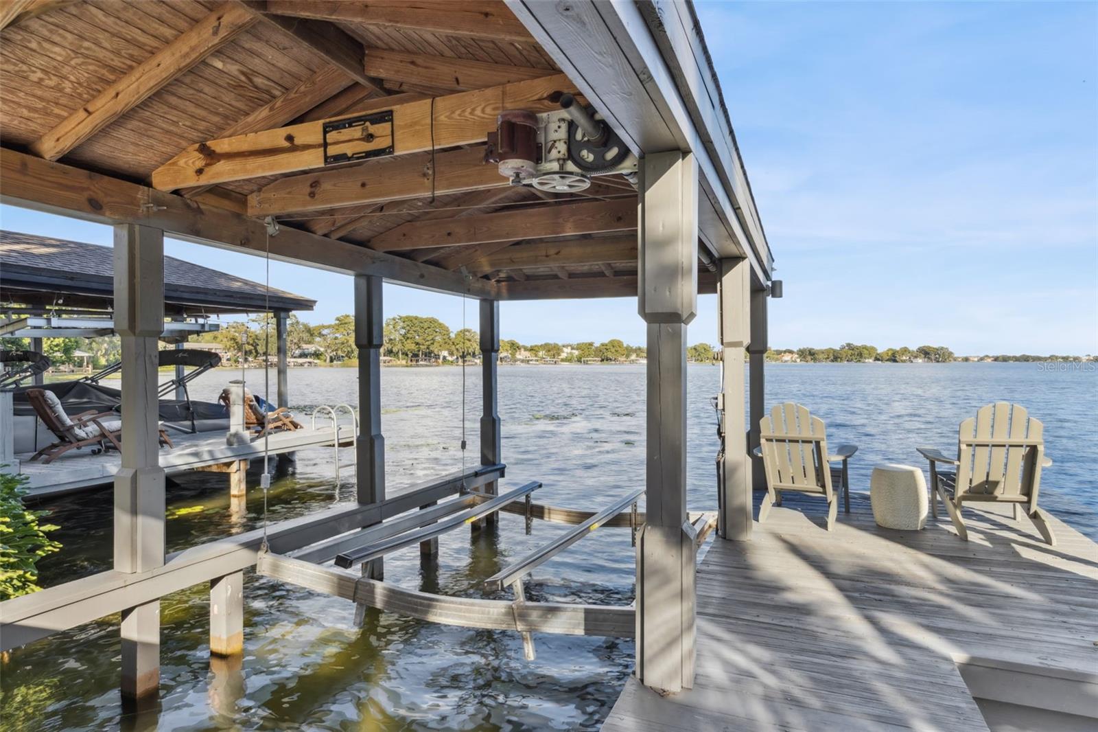 560 Ololu Drive, FL
