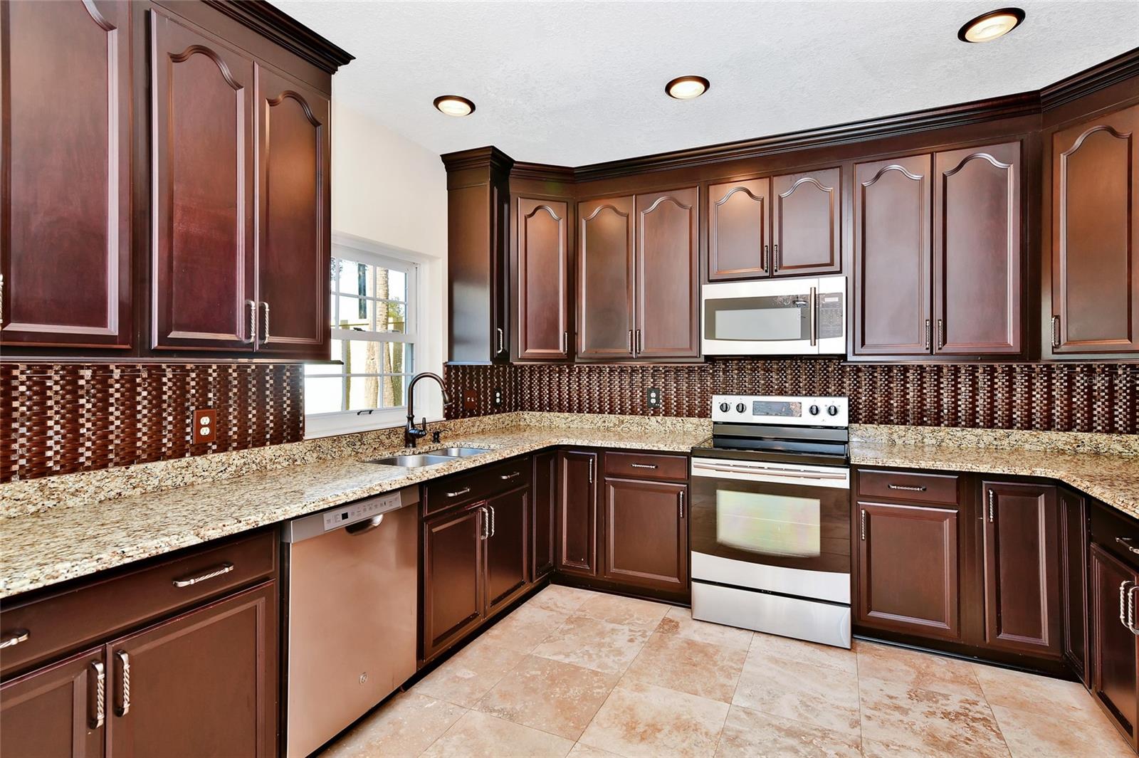 5925 Chesapeake Park, FL
