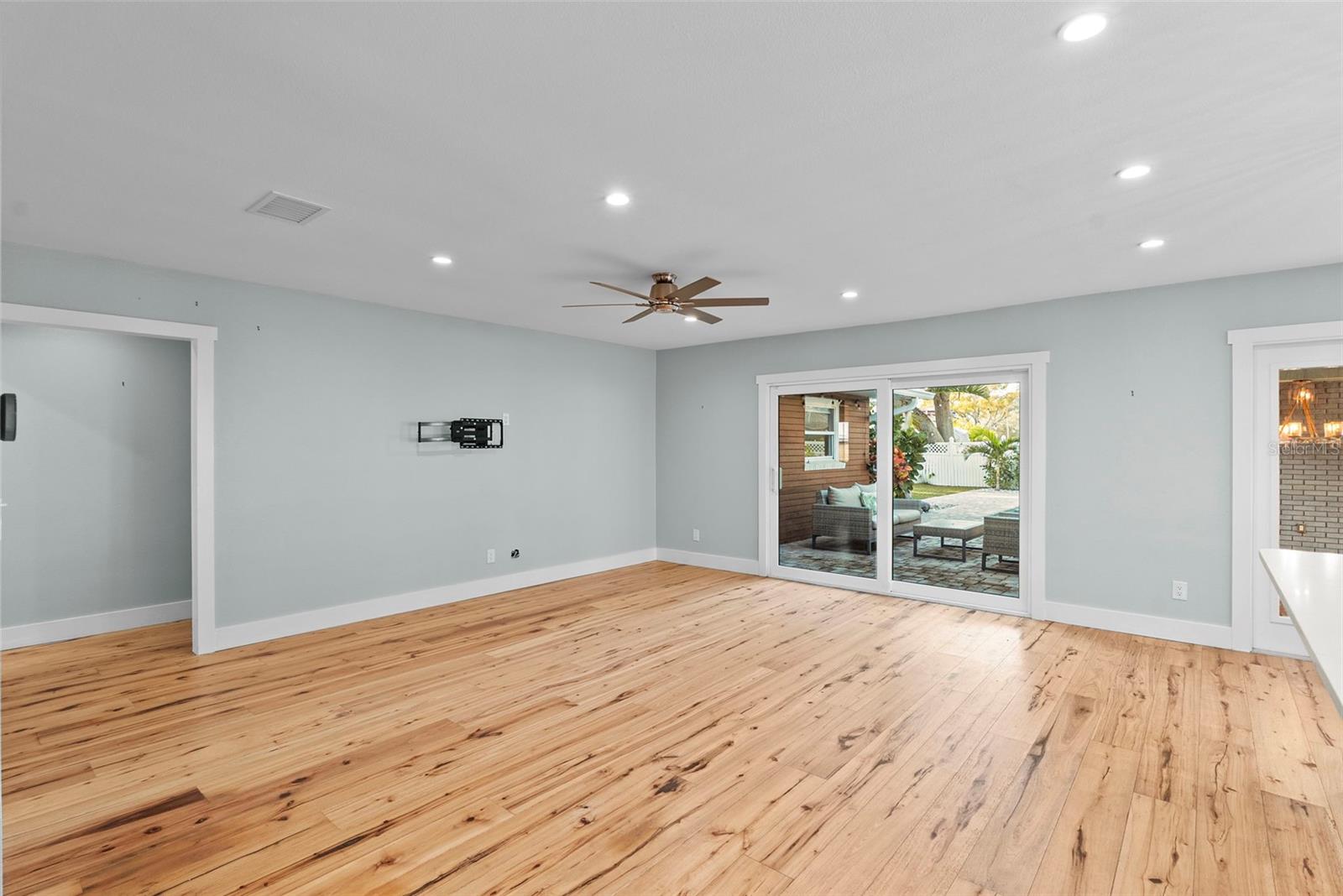 710 Davis Boulevard, FL