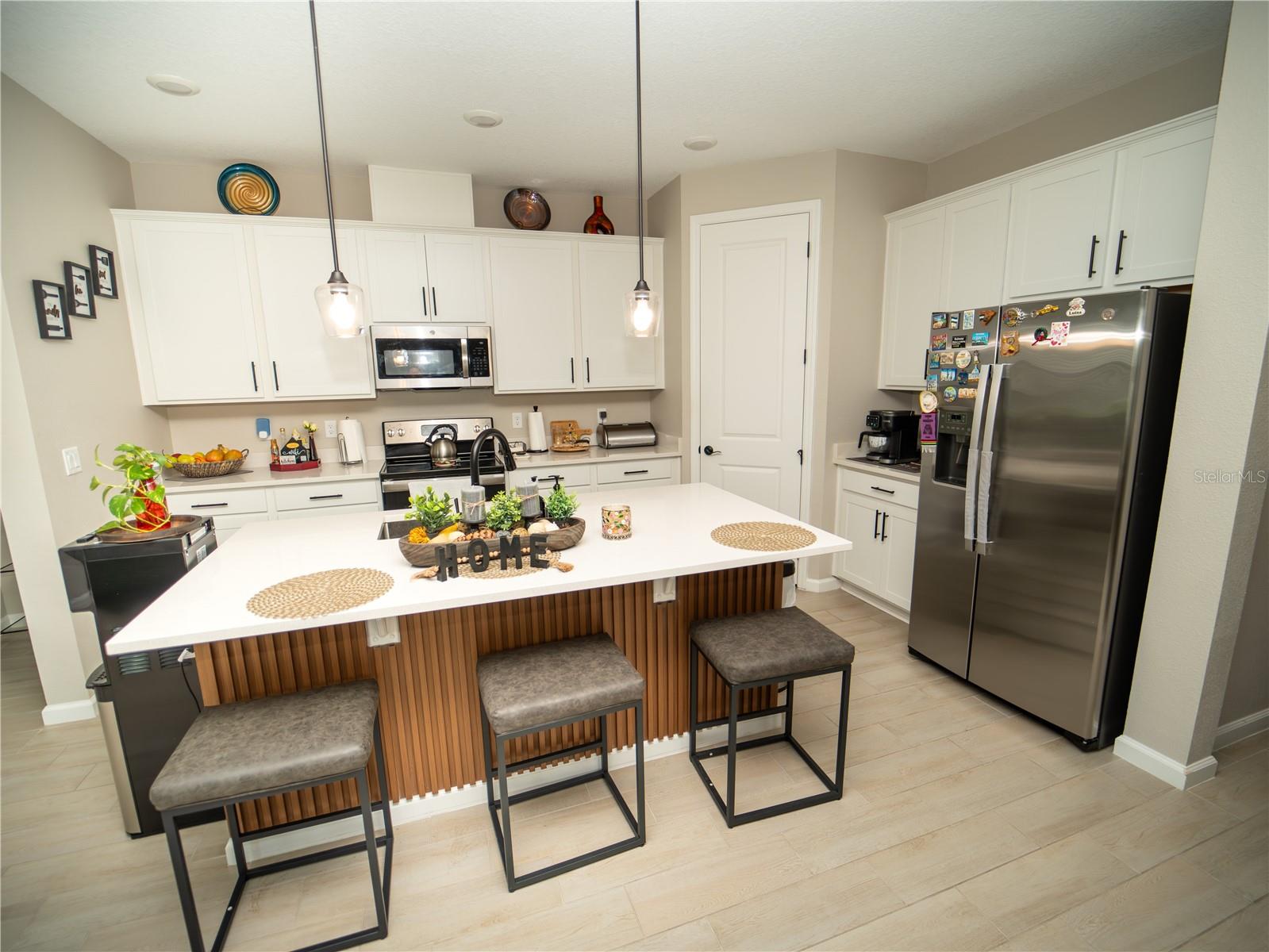 233 Hilltop Bloom Loop, FL