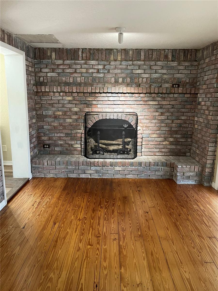 5830 Alligator Lake Shore, FL