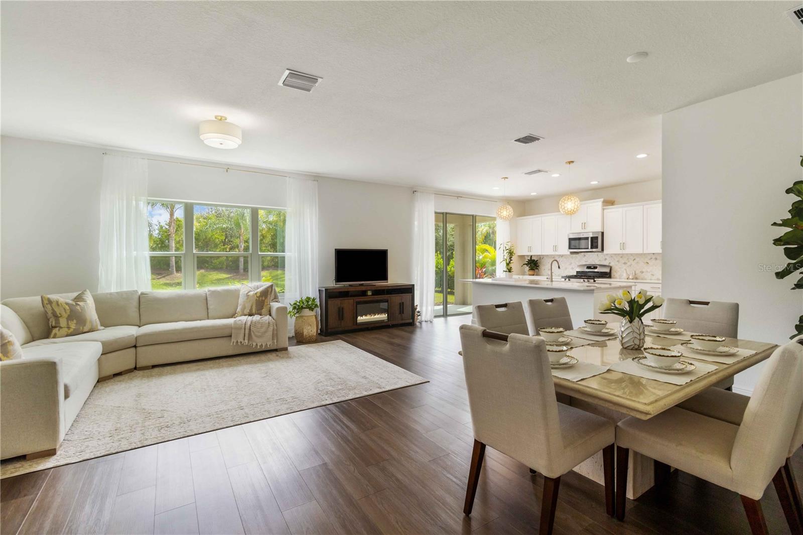 10109 Canaveral Circle, FL
