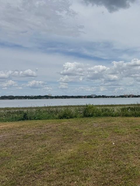 Lake Howard Drive, FL
