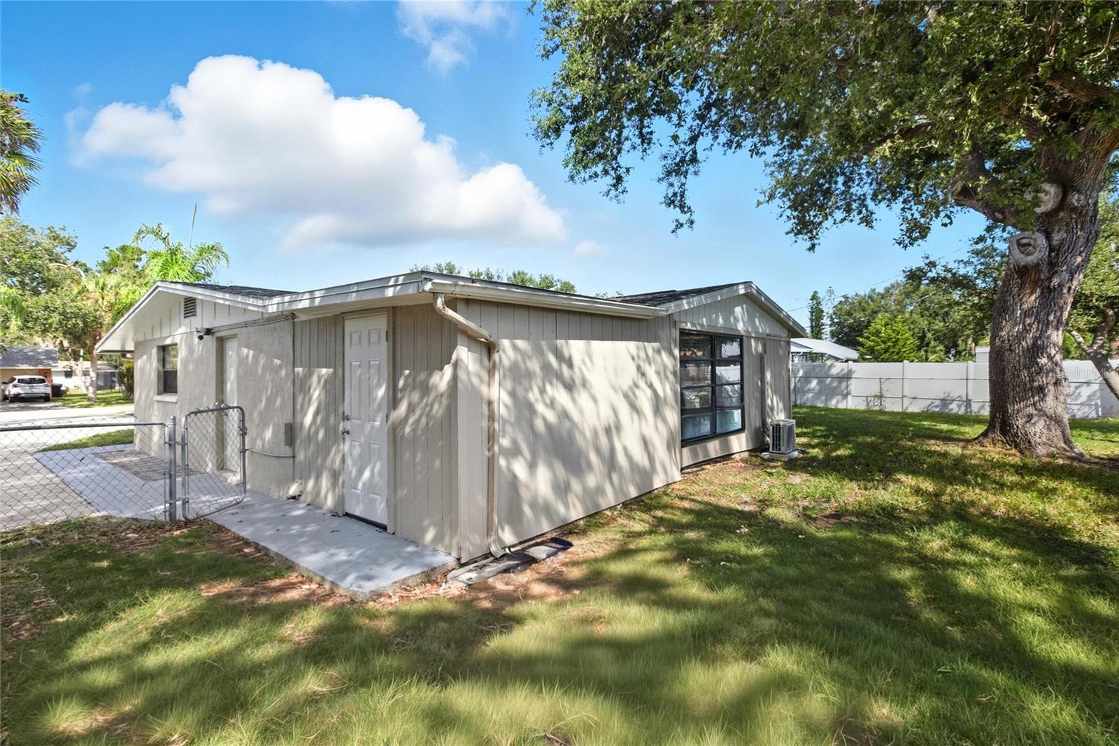 101 Oberlin Road, FL