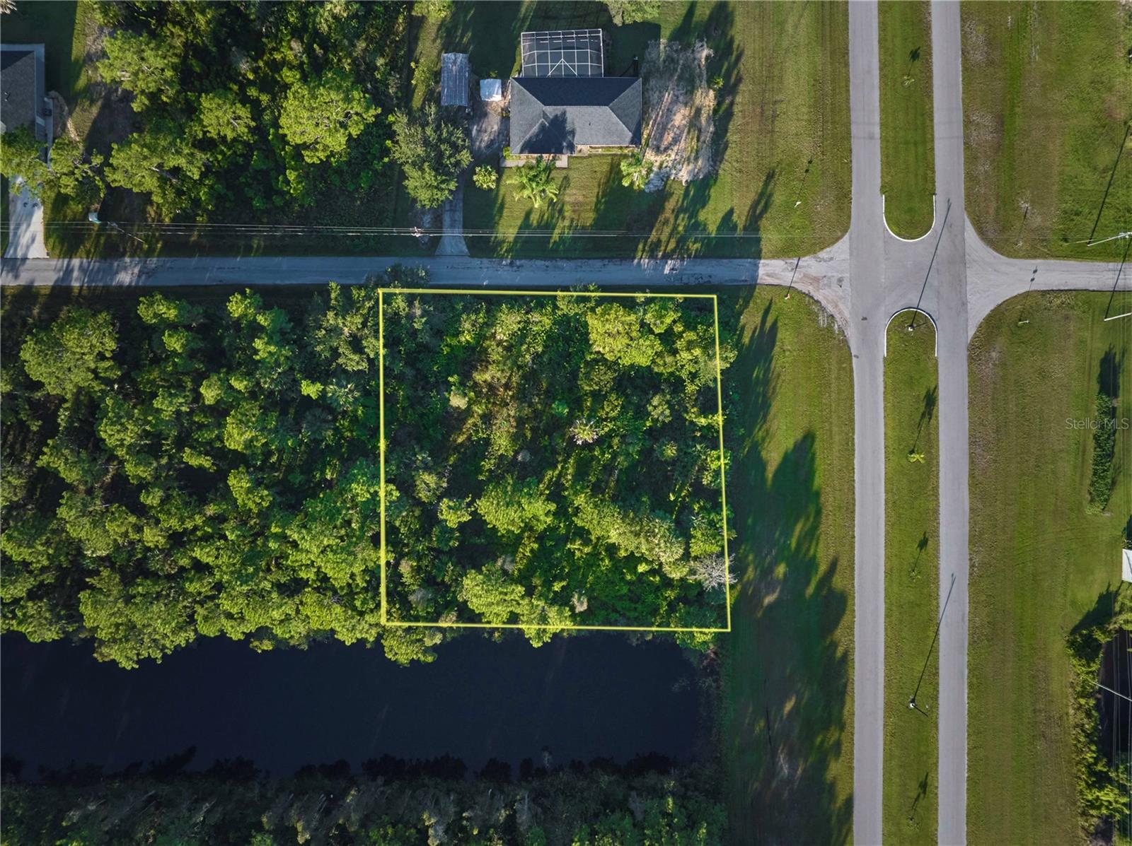 2 Amaryllis Drive, FL