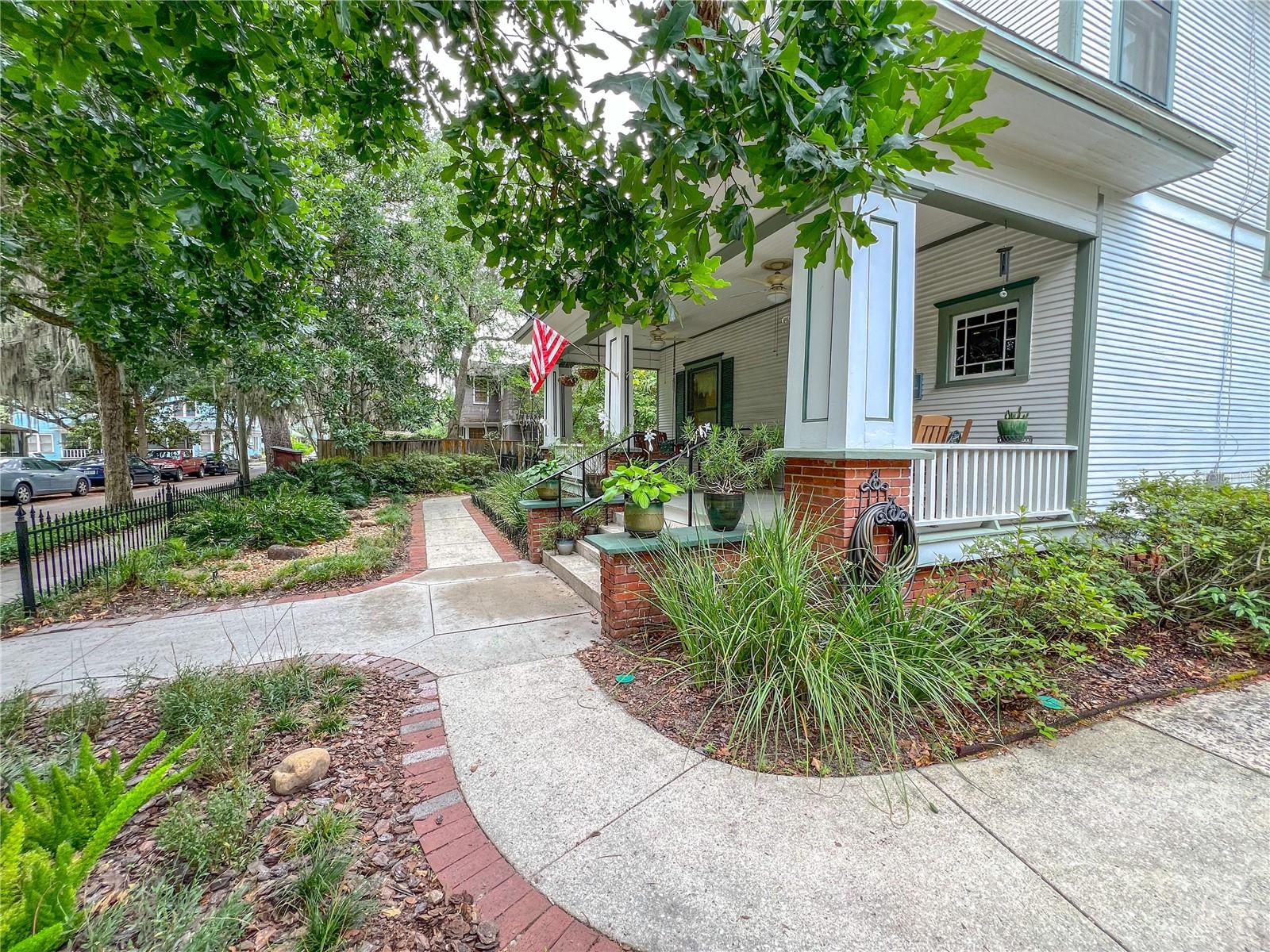 516 4th Street, FL