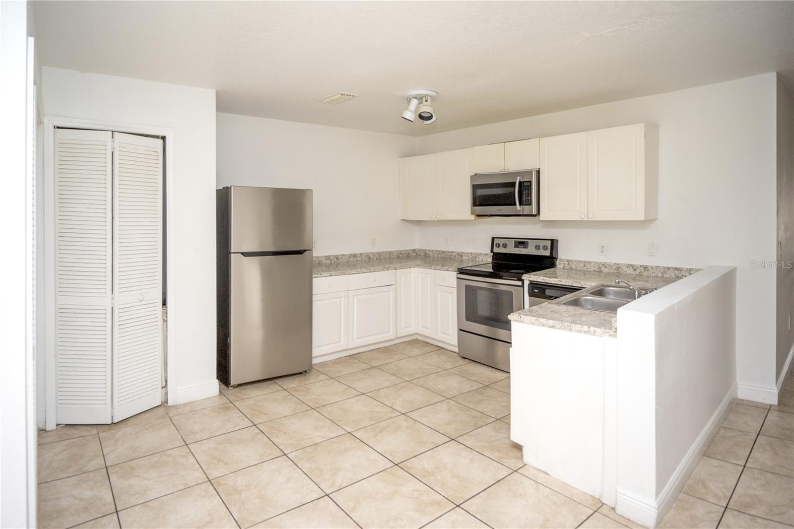 2814 Club Cortile Circle, FL