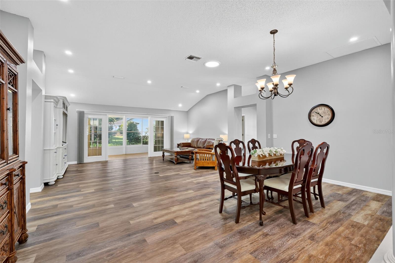 511 Loma Paseo Drive, FL