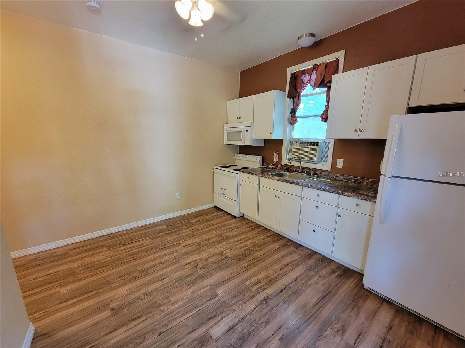 965 2nd Street, FL