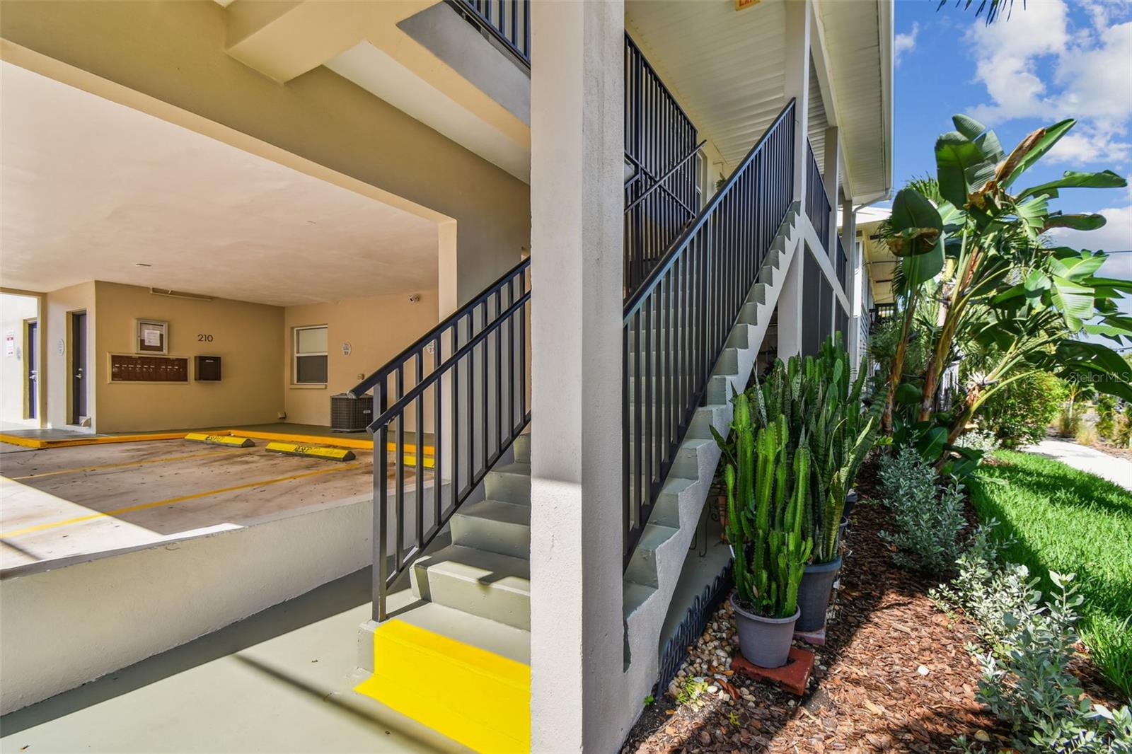210 6th Avenue, FL