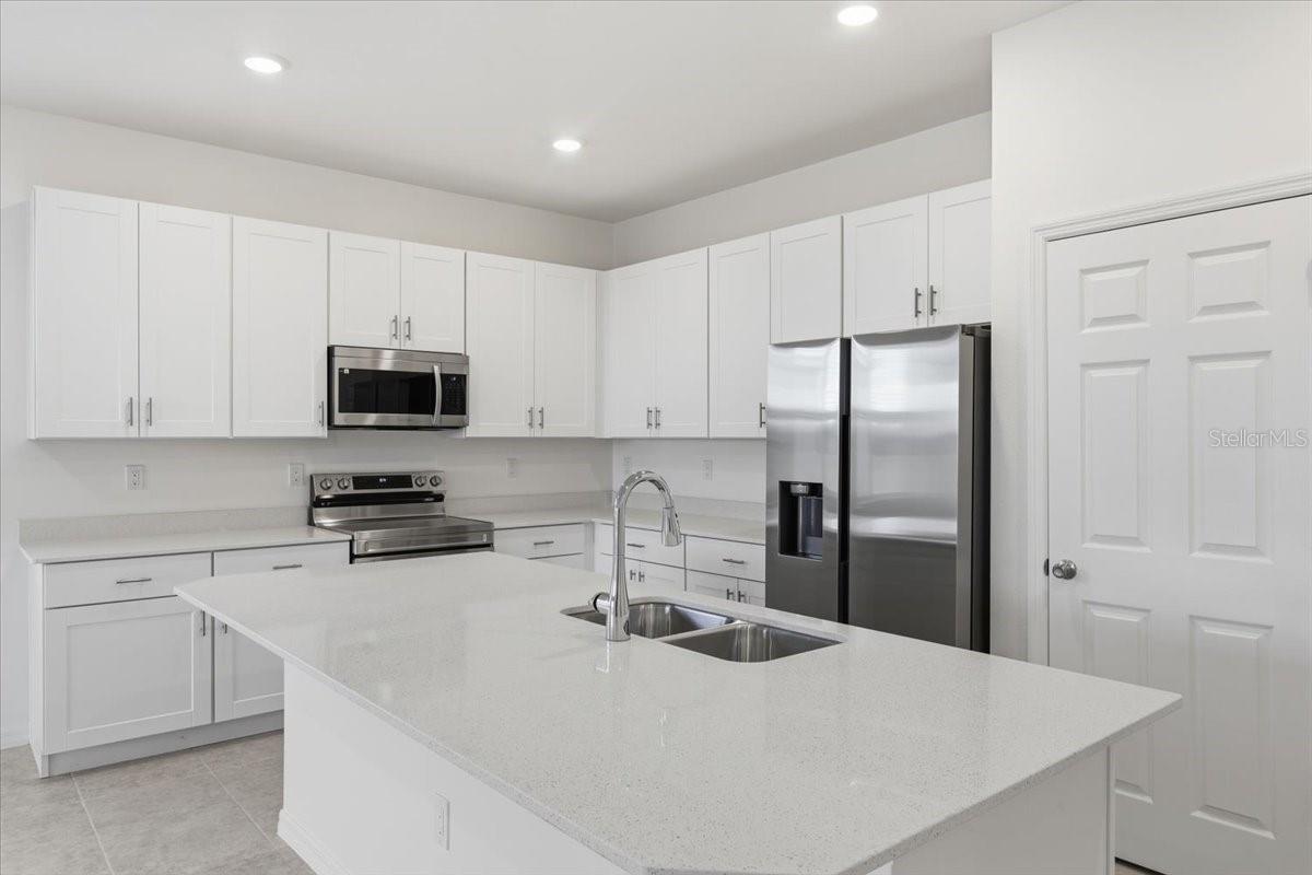 155 Bottle Brush, FL