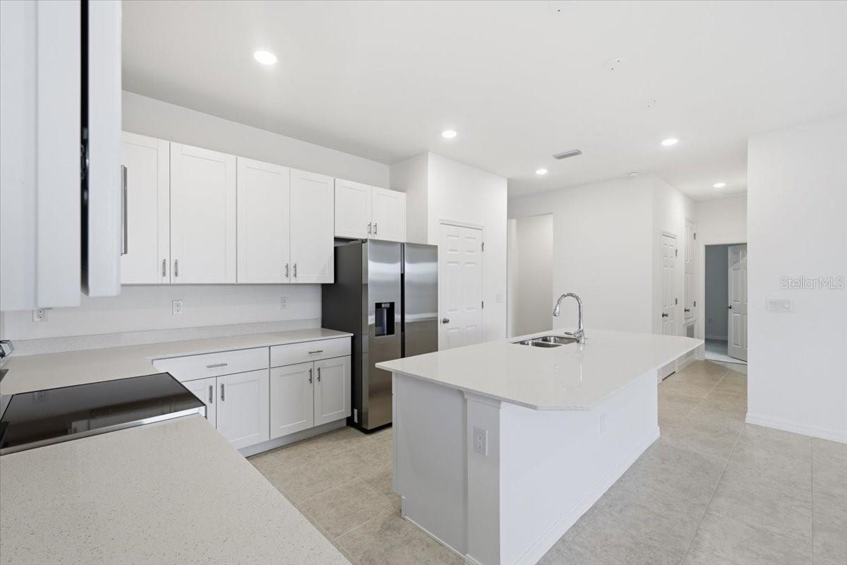 155 Bottle Brush, FL